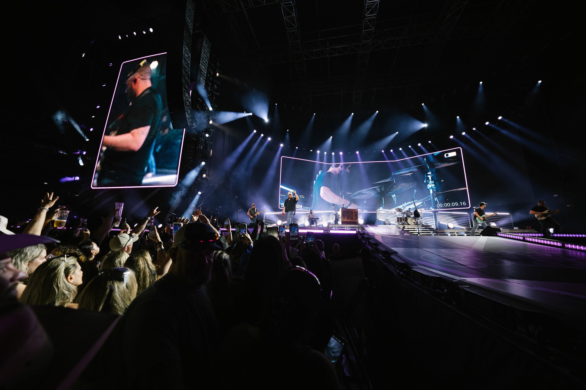 The view from the floor: Luke Combs on the main stage with the side screens and the beam rig.